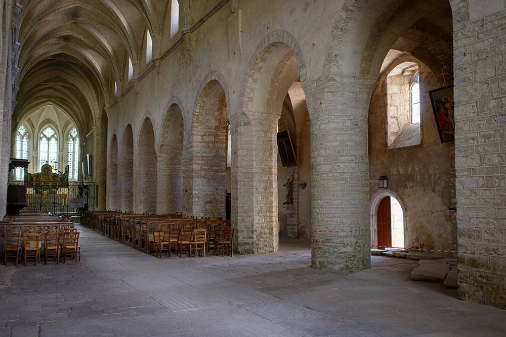 Visite guidée de l'abbaye de Baume-les-Messieurs, vue intérieure