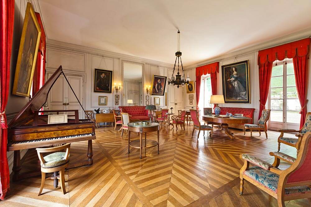 Visite guidée du Château d'Arlay dans le Jura, salon intérieur