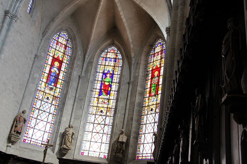 Visite guidée de l'Eglise de Poligny, vue vitraux