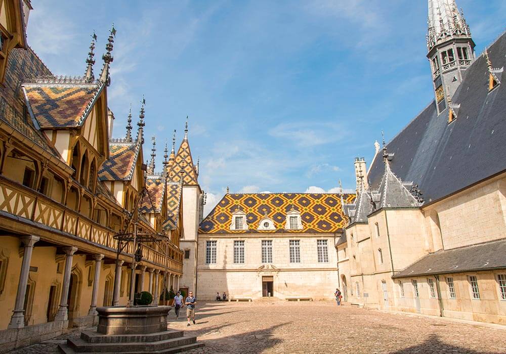 Visite guidée des Hospices de Beaune, cour